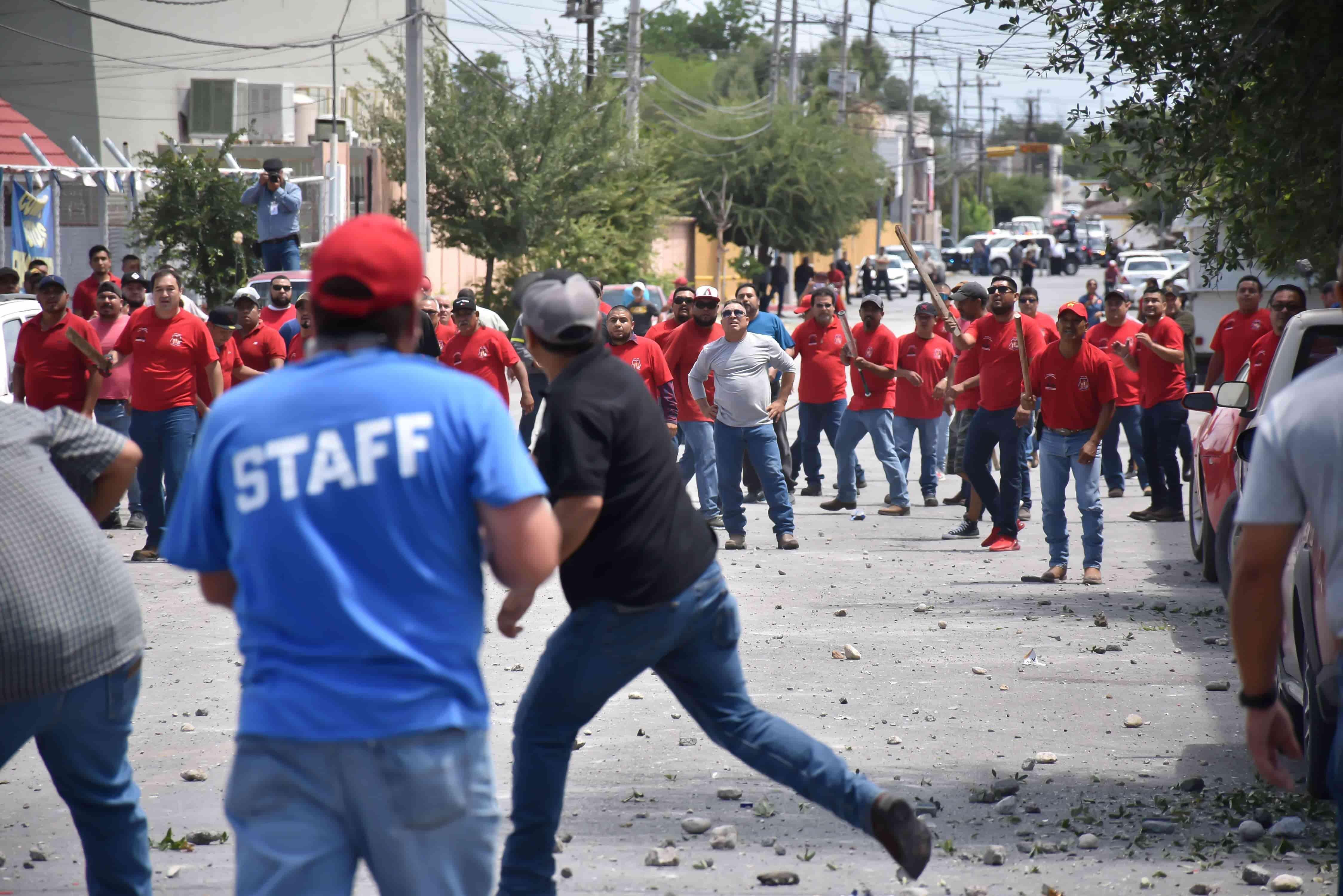 Revive el napismo a sangre y piedras