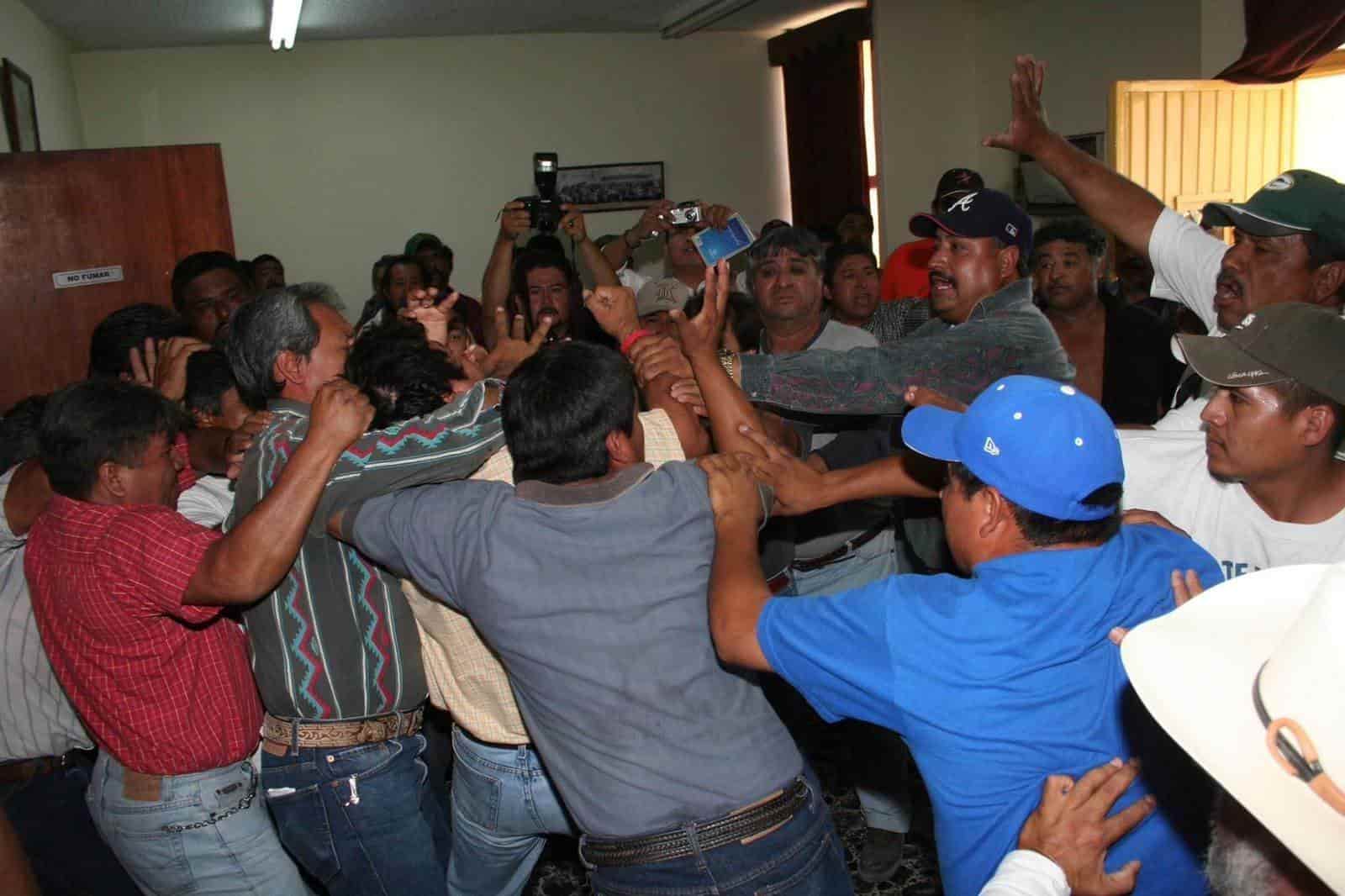 Revive el napismo a sangre y piedras