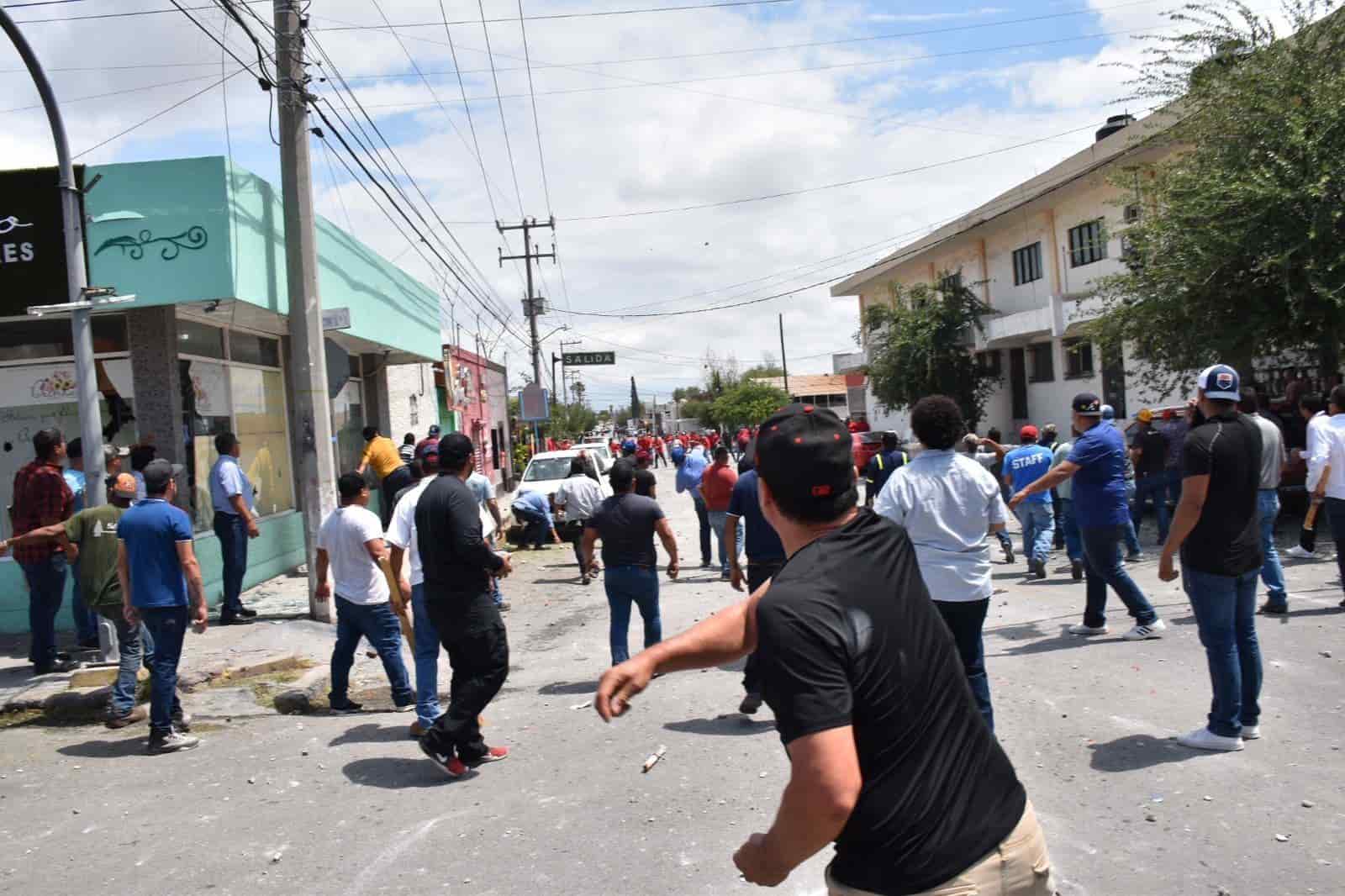Revive el napismo a sangre y piedras