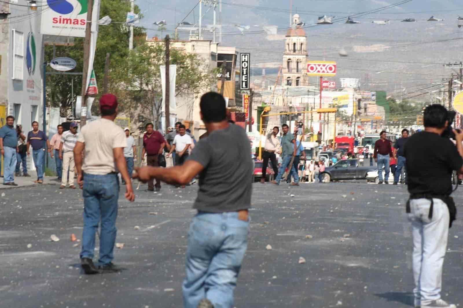 Revive el napismo a sangre y piedras