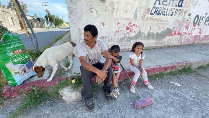 Niños son abandonados por su madre, ahora viven en la calle