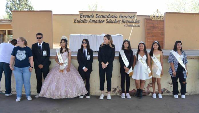 Celebra alcaldesa Con estudiantes
