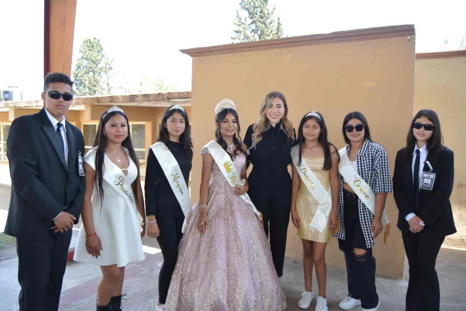 Celebra alcaldesa Con estudiantes