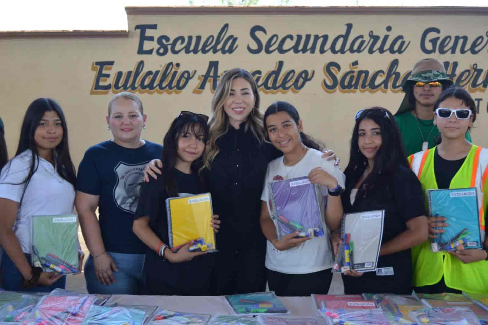 Celebra alcaldesa Con estudiantes