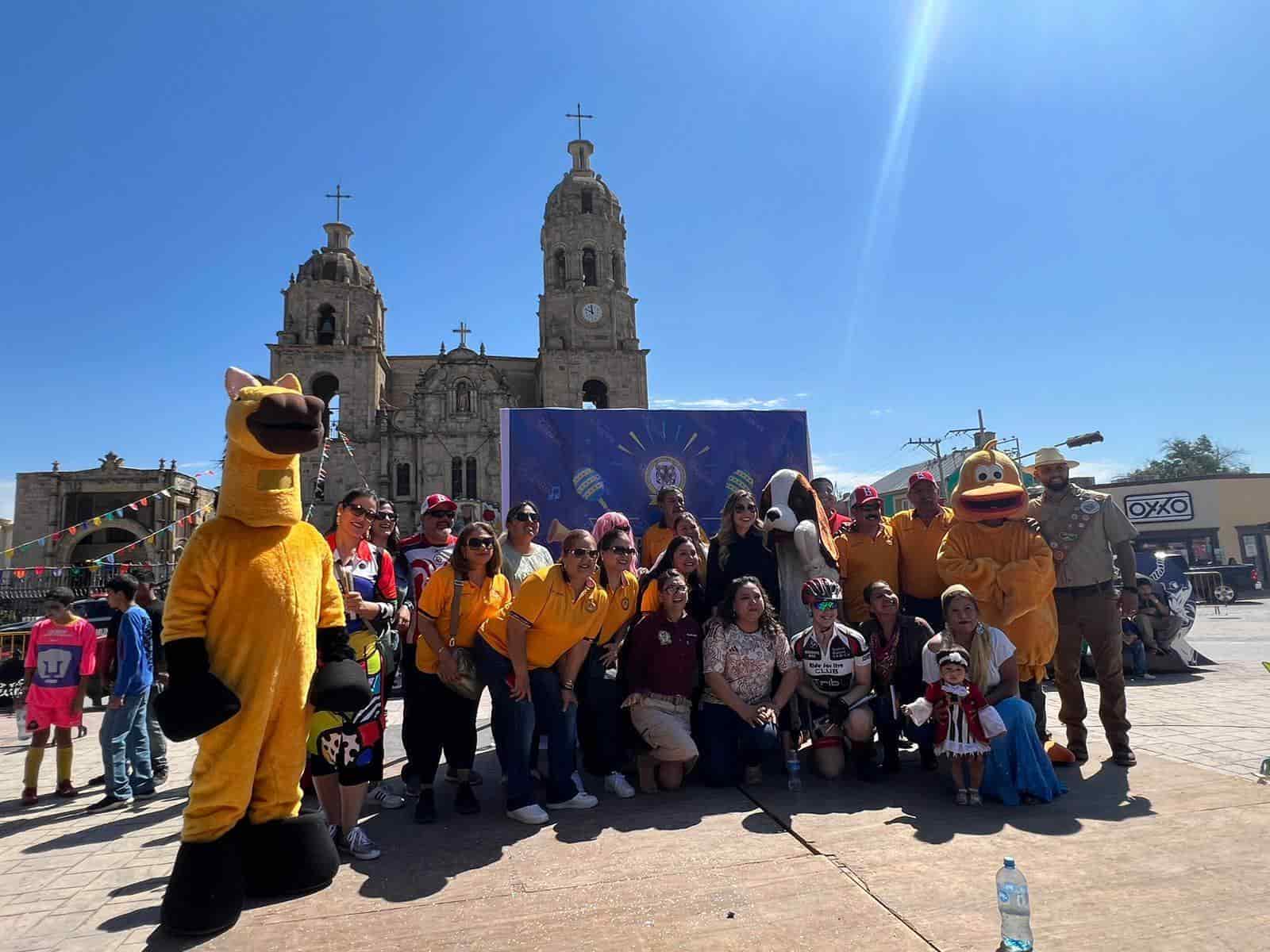 Celebran estudiantes con Desfile Chusco