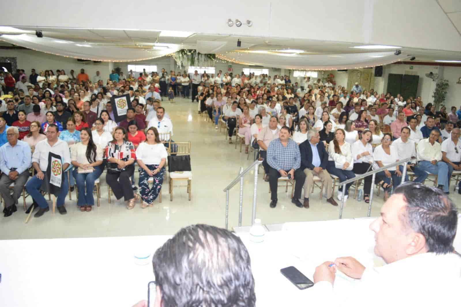 Apoya Magisterio a Chuma Montemayor