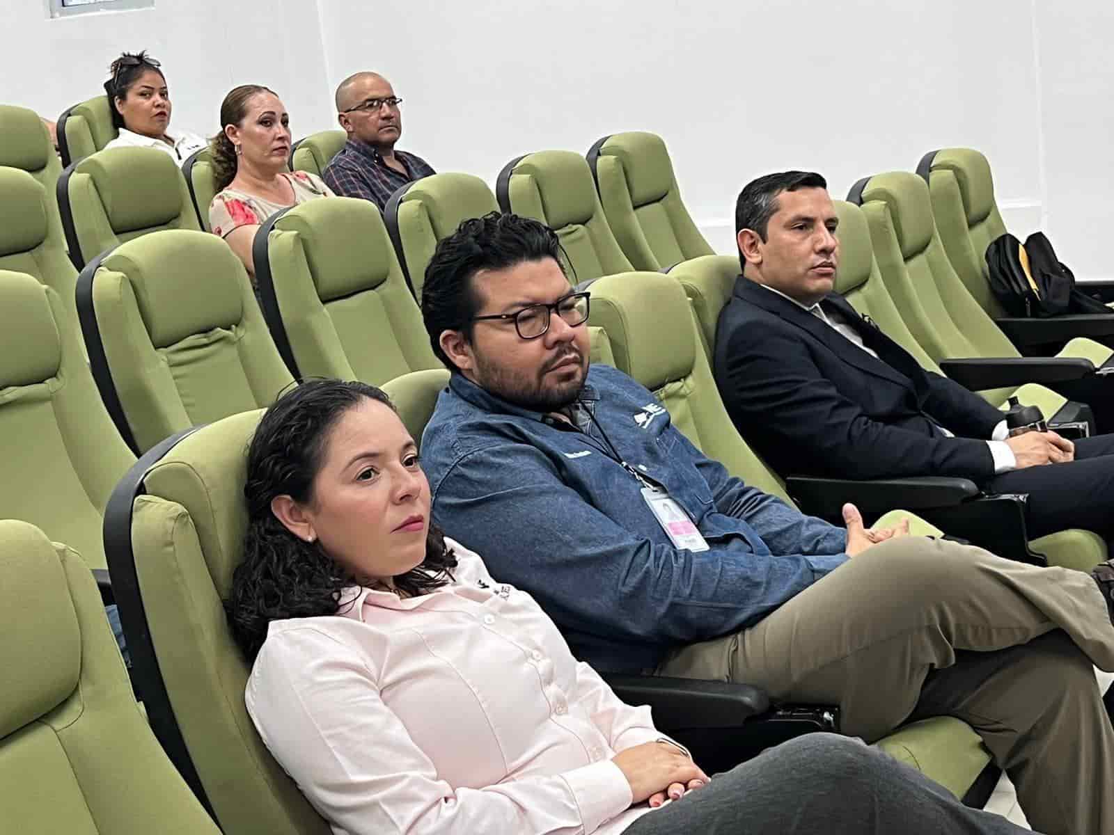 Imparten conferencia de delitos electorales