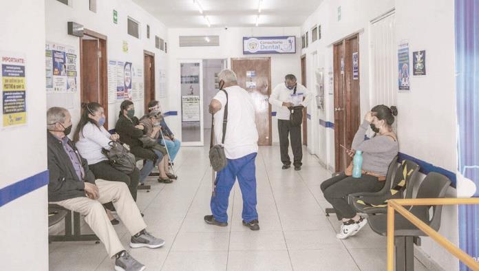 Dependen ciudadanos de médicos de colonias
