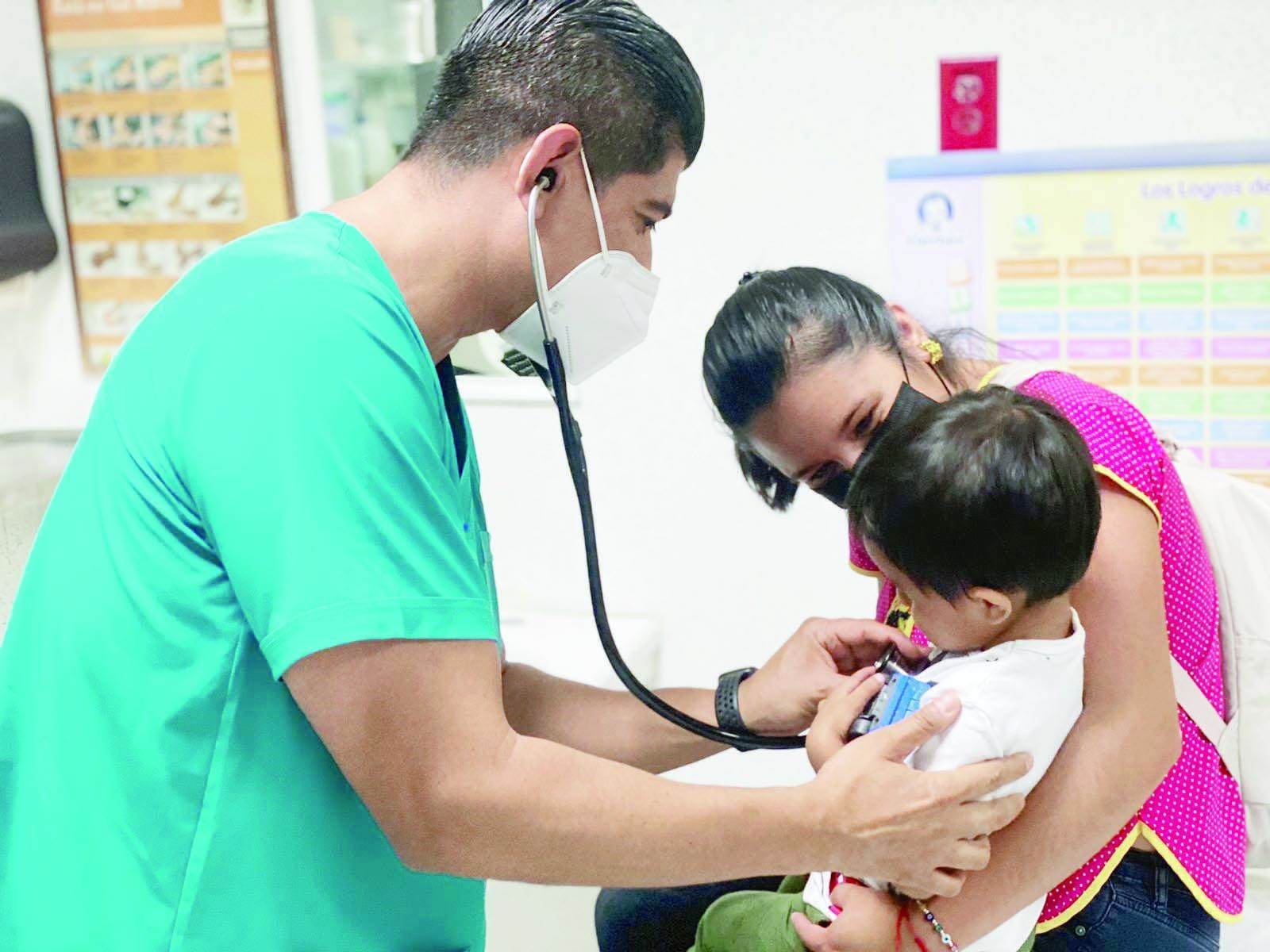 Dependen ciudadanos de médicos de colonias