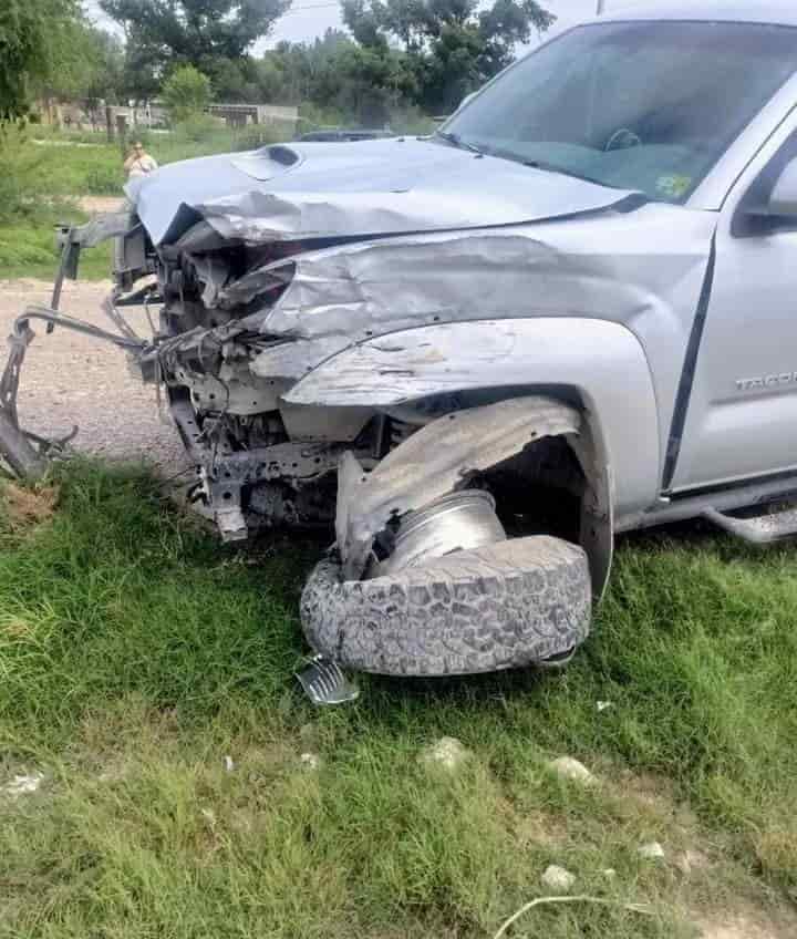 EN NAVA IMPACTA TREN A CAMIONETA