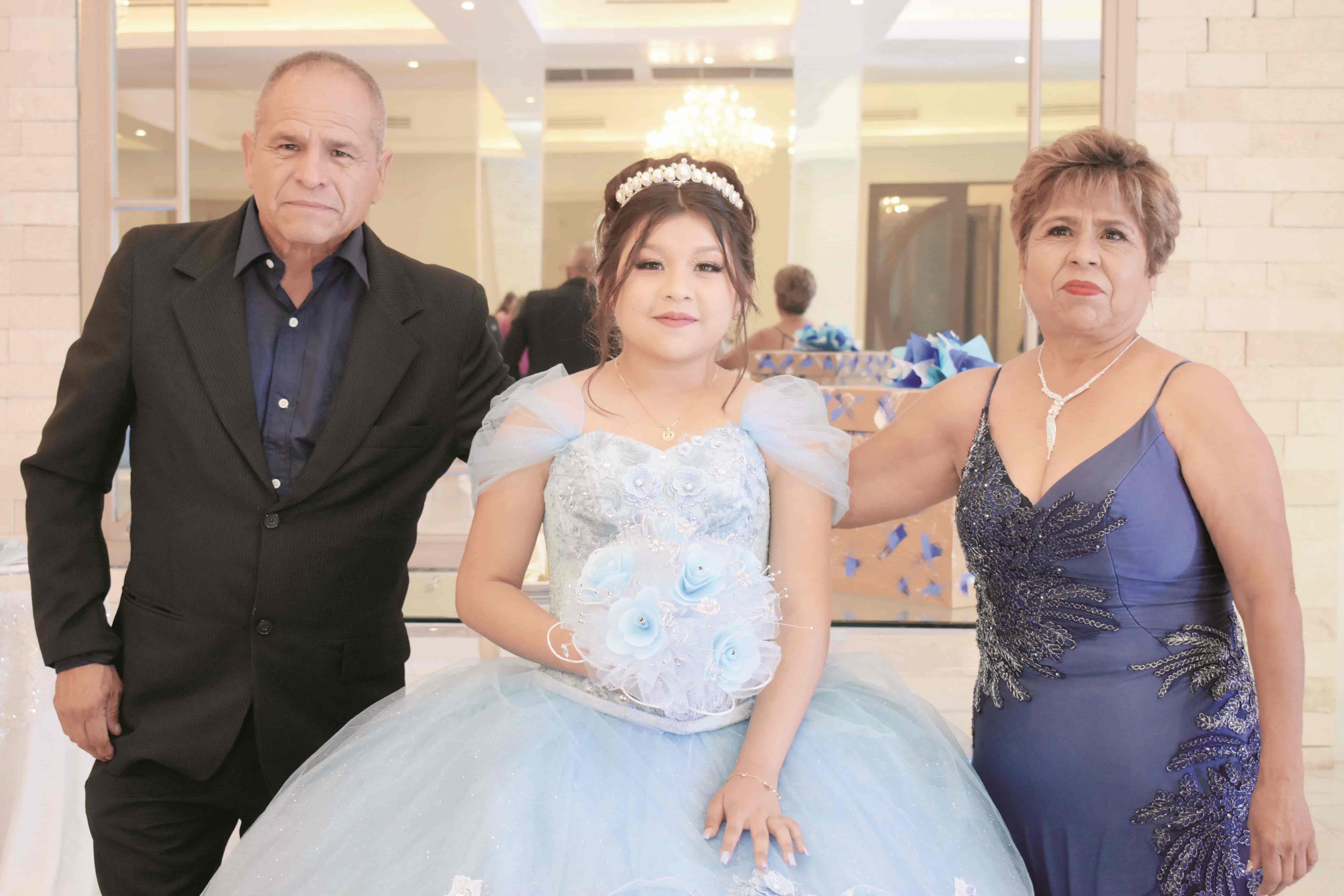 Kimberly Altair Celebra sus XV años