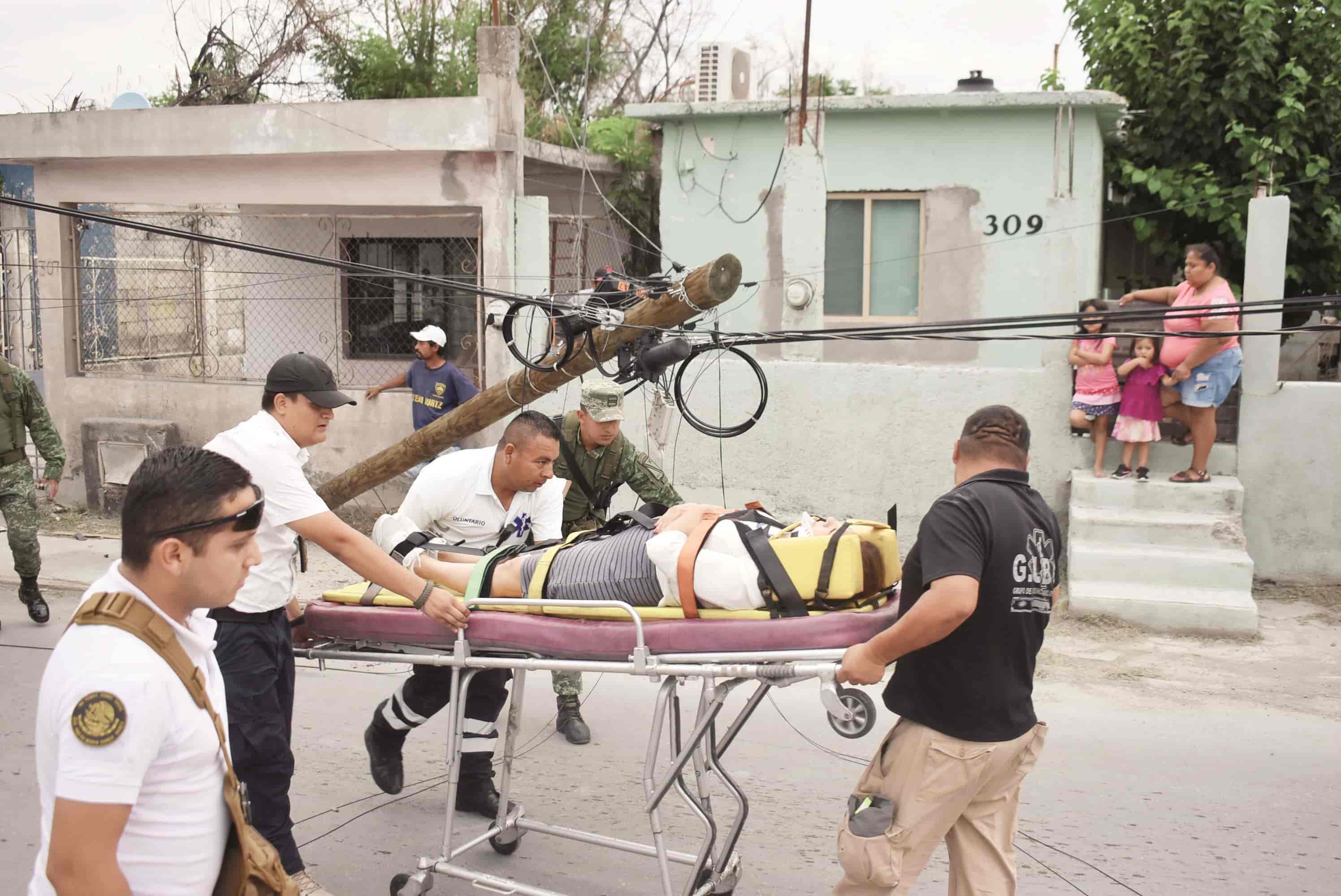 Por exceso de velocidad vuelca mujer en la Av. Acereros