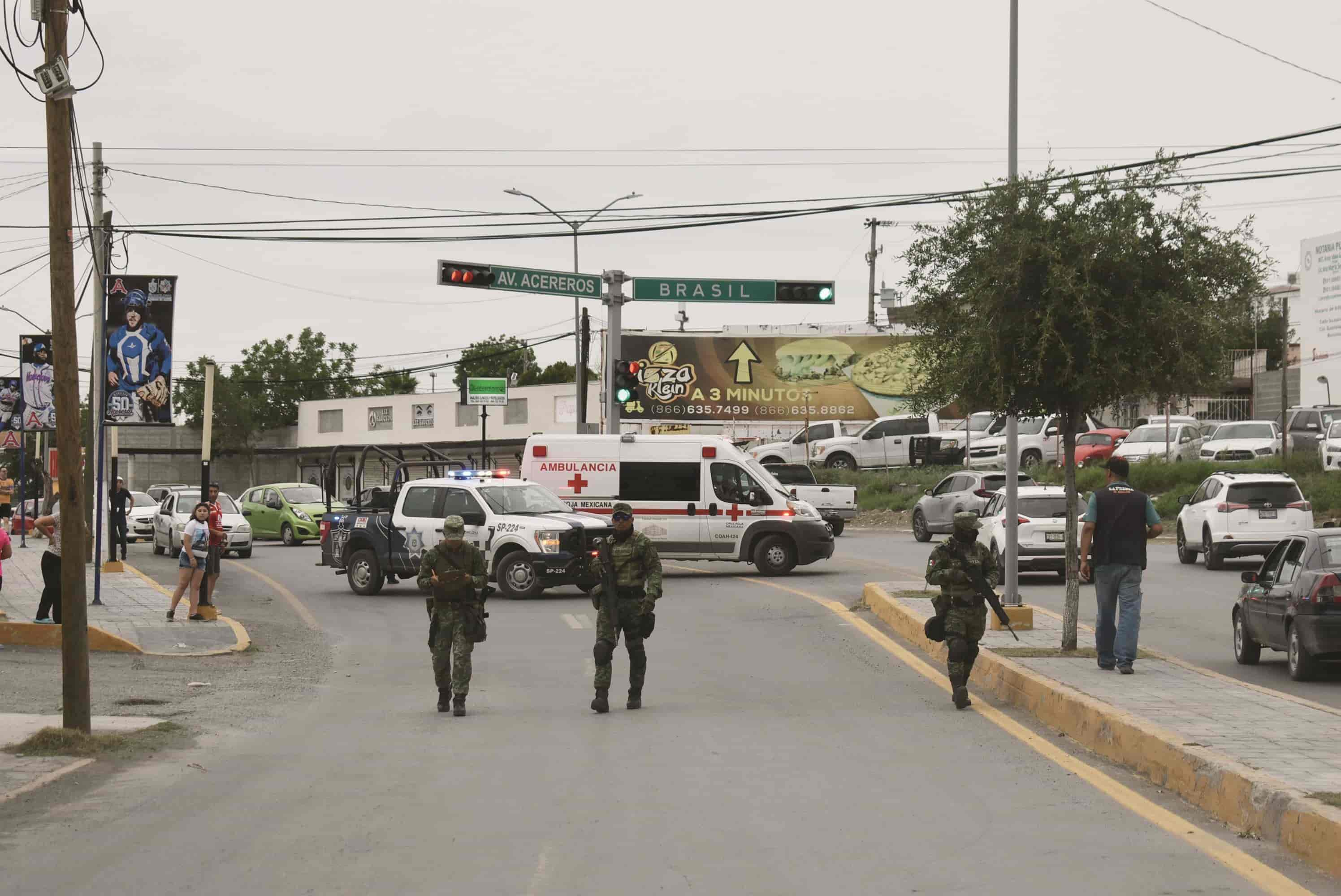 Por exceso de velocidad vuelca mujer en la Av. Acereros