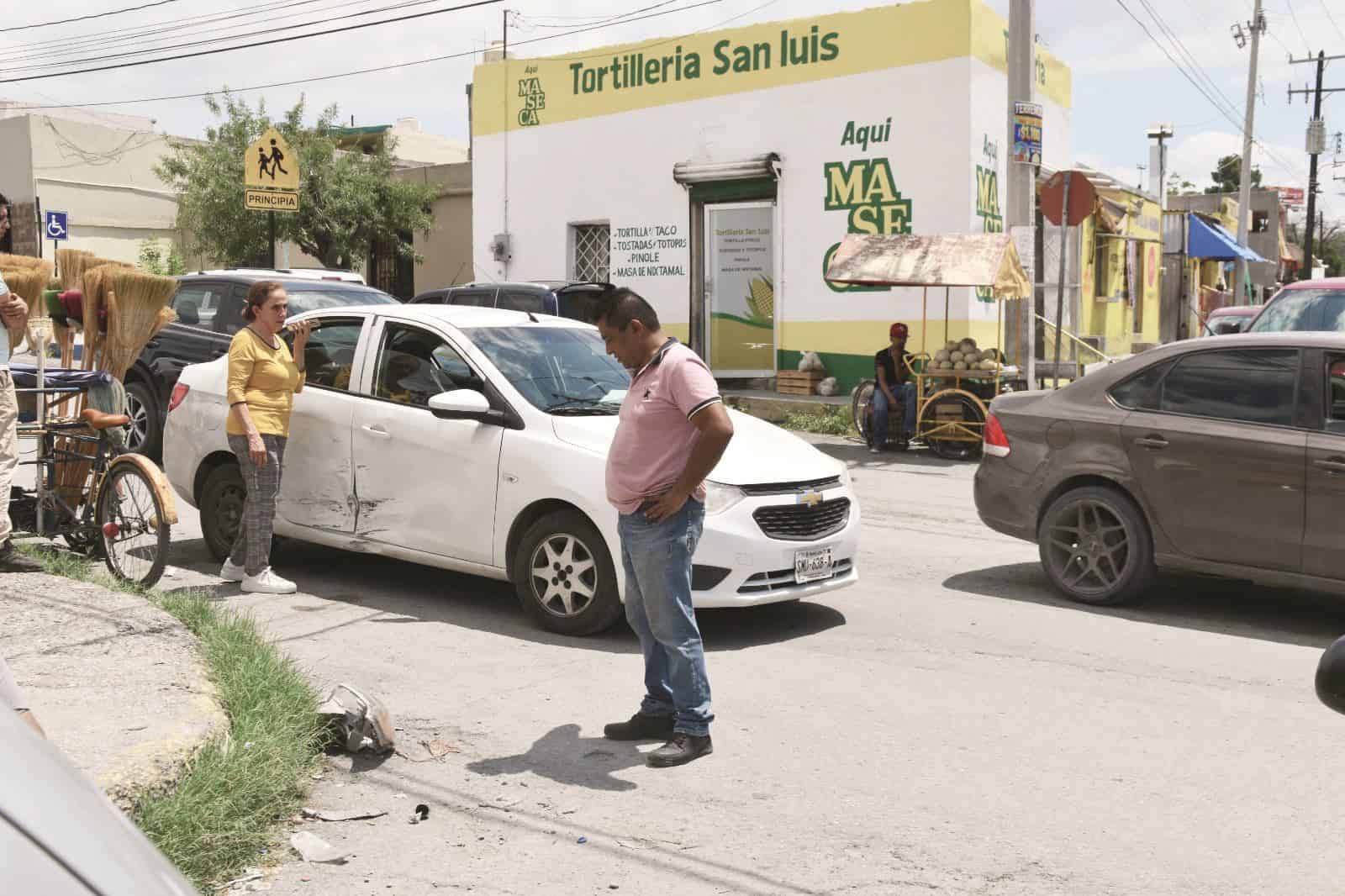 Entre 2 vehículos encontronazo, en Zona Centro