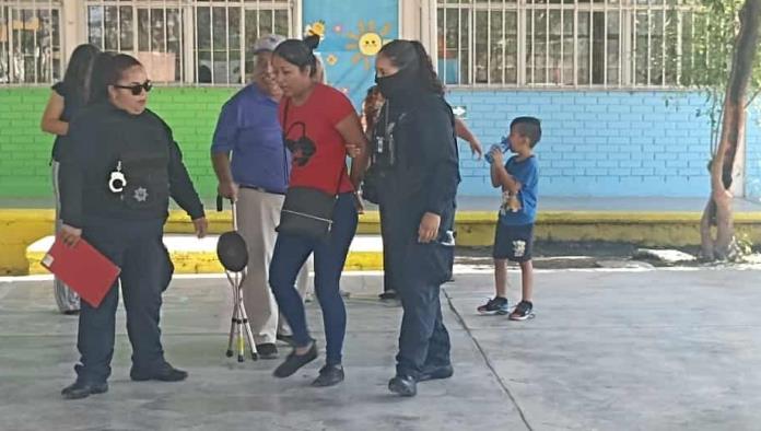 Reta a golpes a profe que ató a su hijo