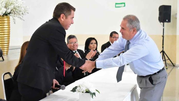  Reconoce San Buena al Ing. Domínguez
