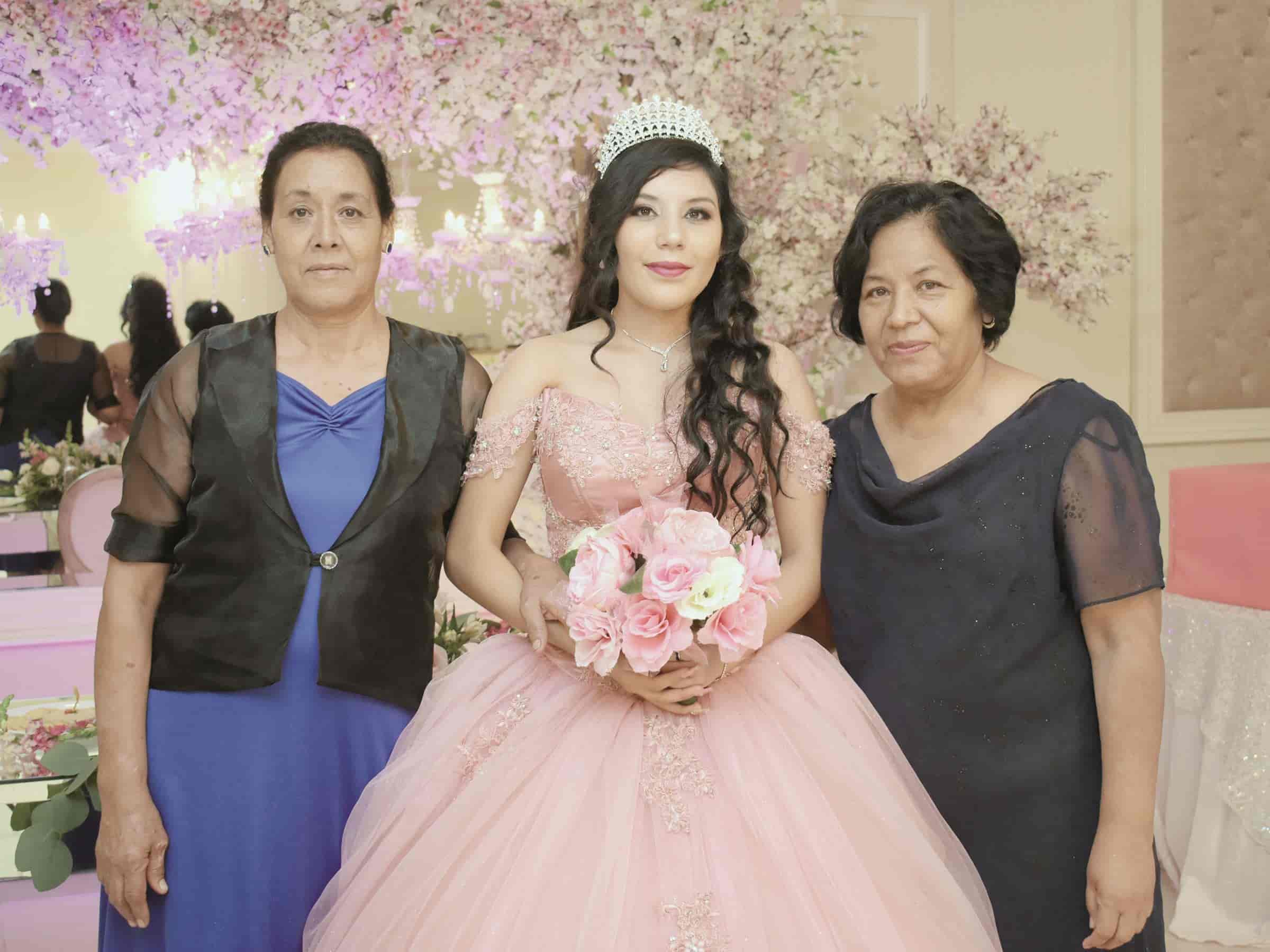Celebra sus XV primaveras