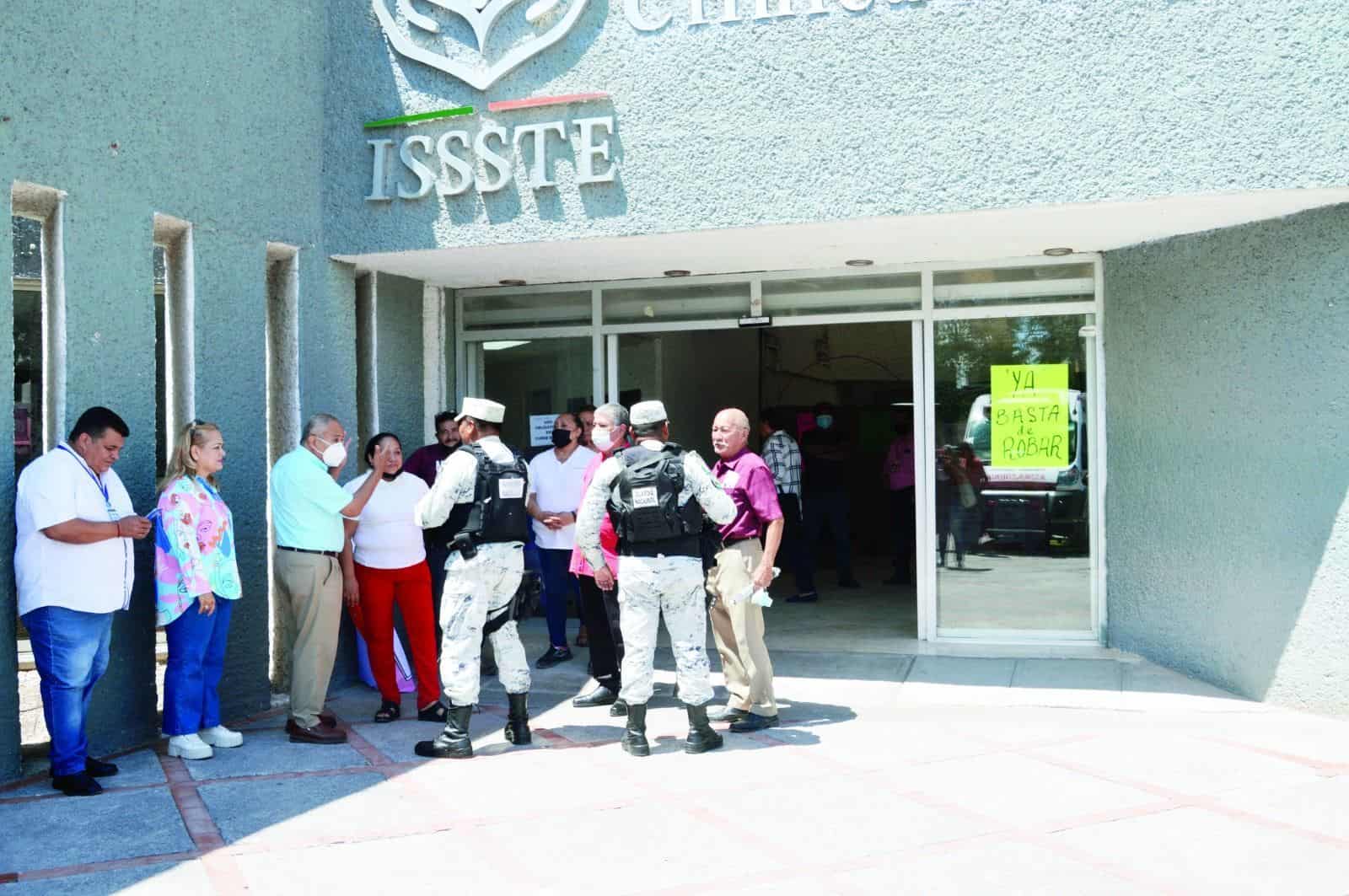 Toman jubilados la clínica del ISSSTE