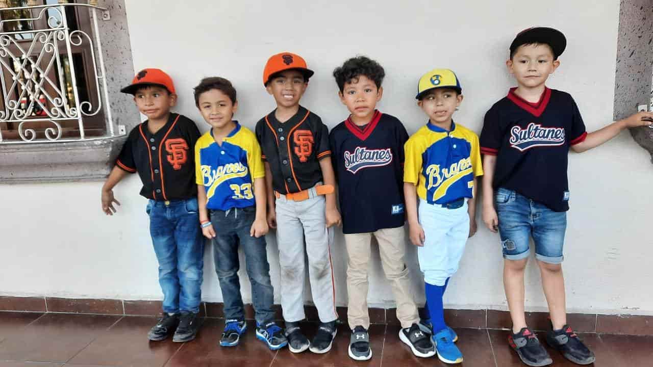 Gestionan apoyo niños beisbolistas