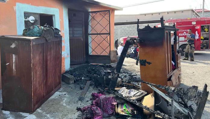 Pierden su casa por voraz incendio; se salva familia