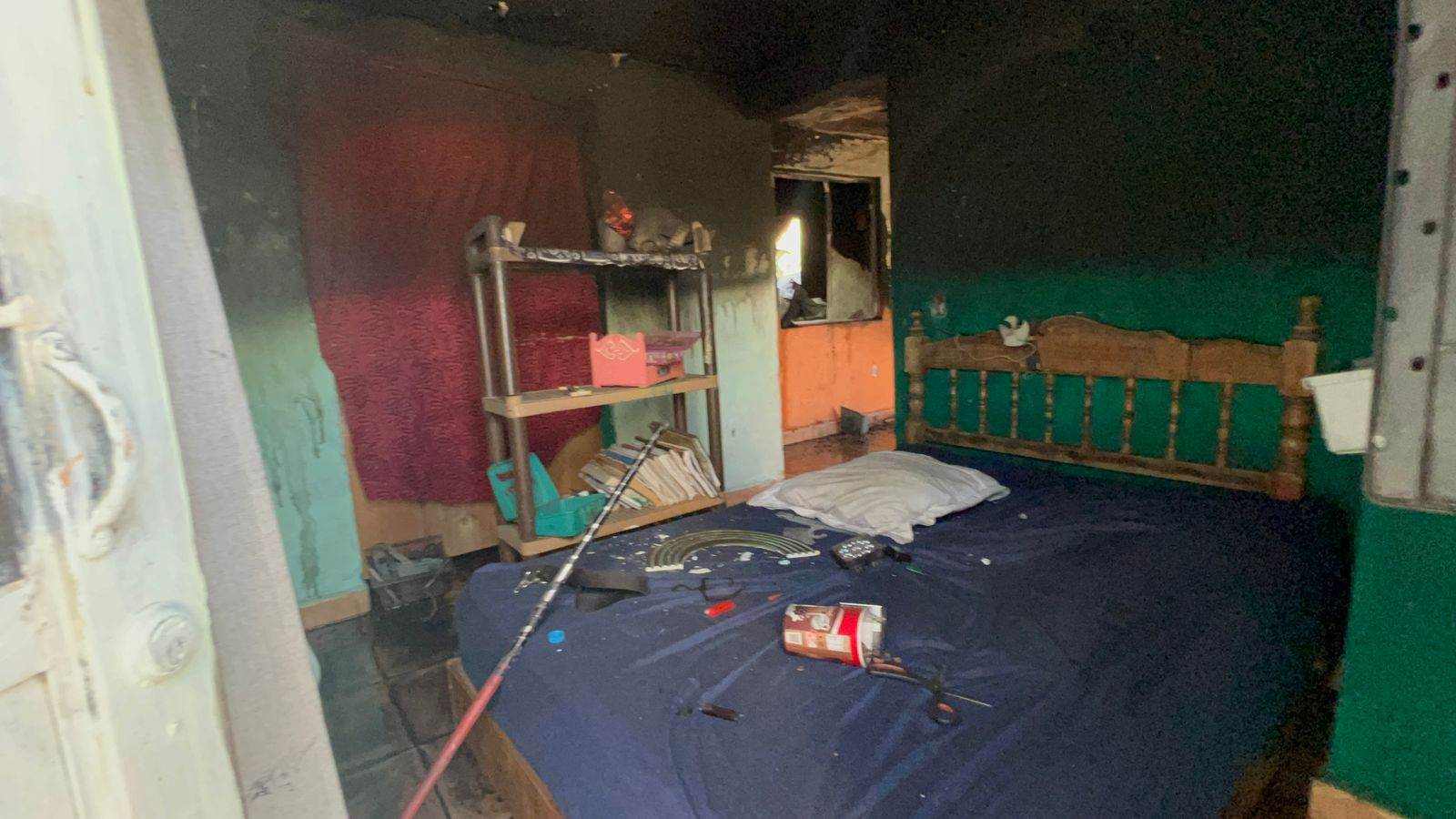 Pierden su casa por voraz incendio; se salva familia