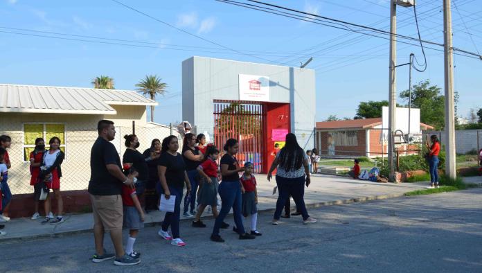 Toman padres escuela