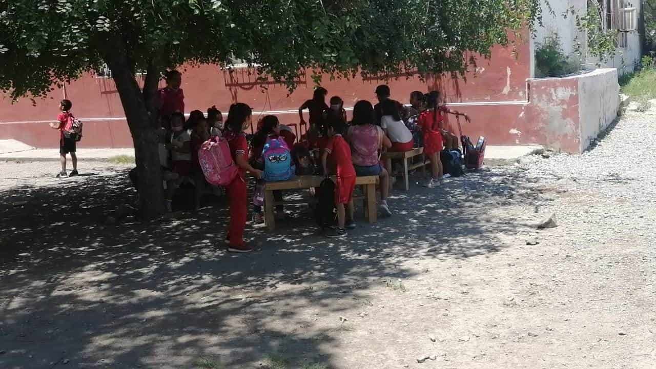 Toman padres escuela