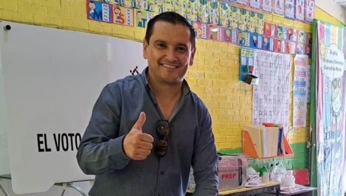 Acude Pepe Díaz a ejercer su voto