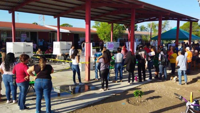 Desde temprana hora ciudadanos acuden a votar en la zona noroeste de Piedras Negras 