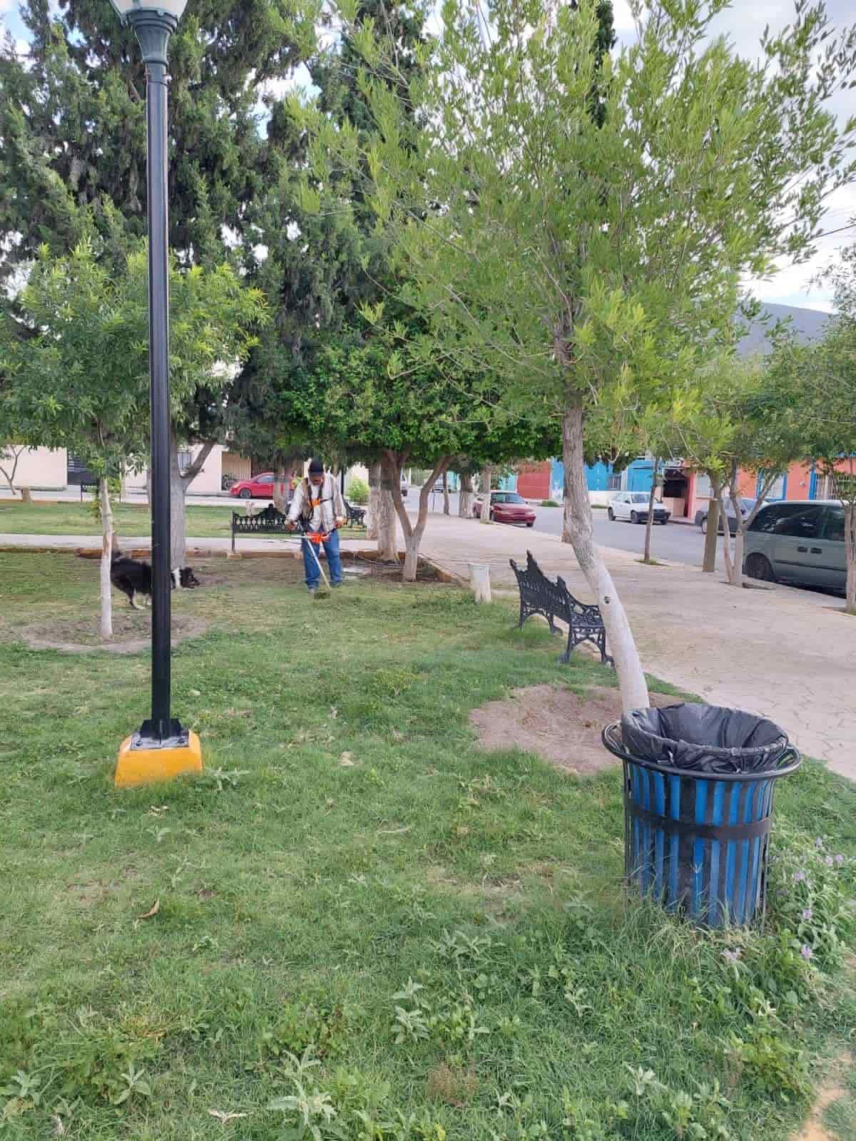 Dan mantenimiento a espacios públicos