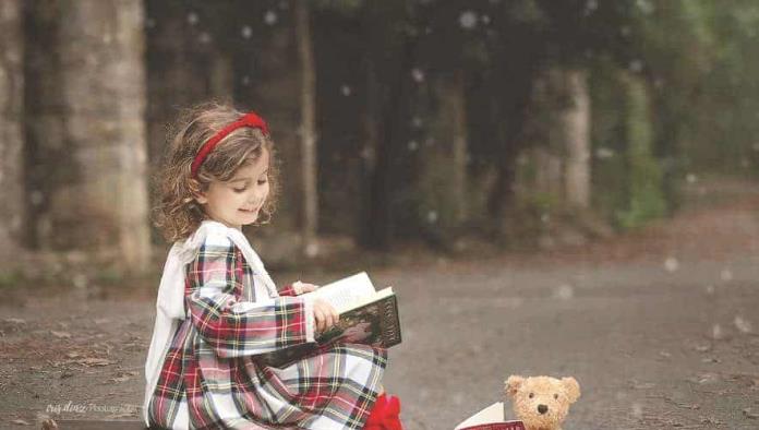 Inspira niña monclovense libros de SEP