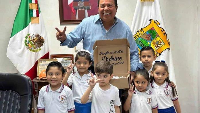 Niños invitan a Piña de padrino