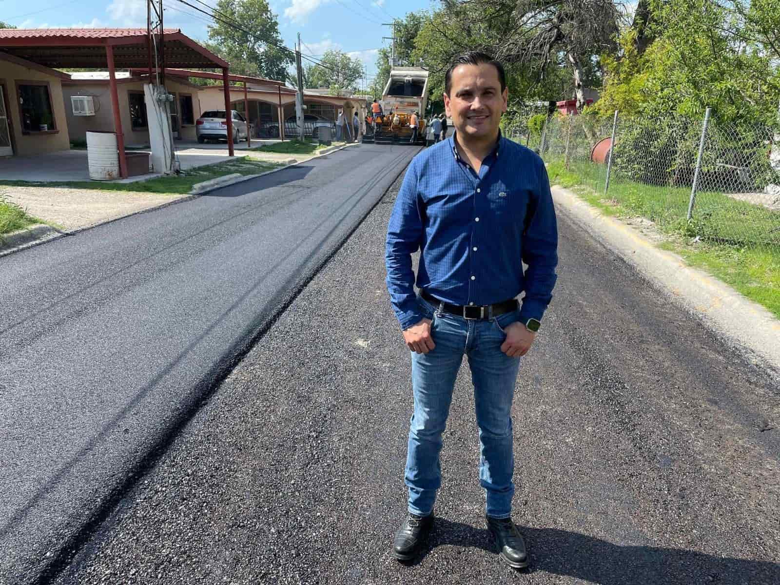 Supervisa Pepe Díaz obra de pavimentación en Allende
