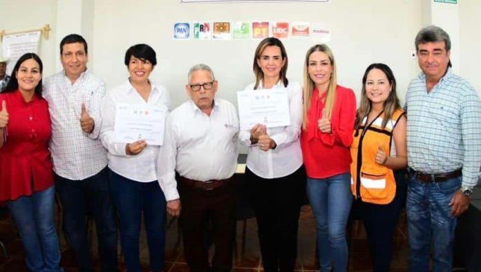 Recibe Lupita Oyervides constancia de mayoría