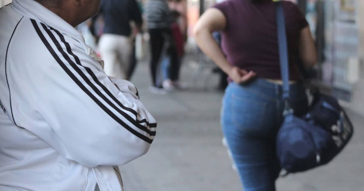 Afecta el acoso a hombres y mujeres