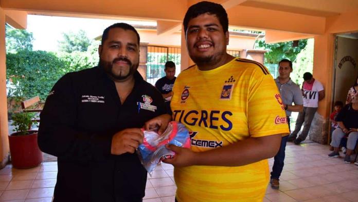 Visita Hugo a los alumnos del Centro de Atención Múltiple