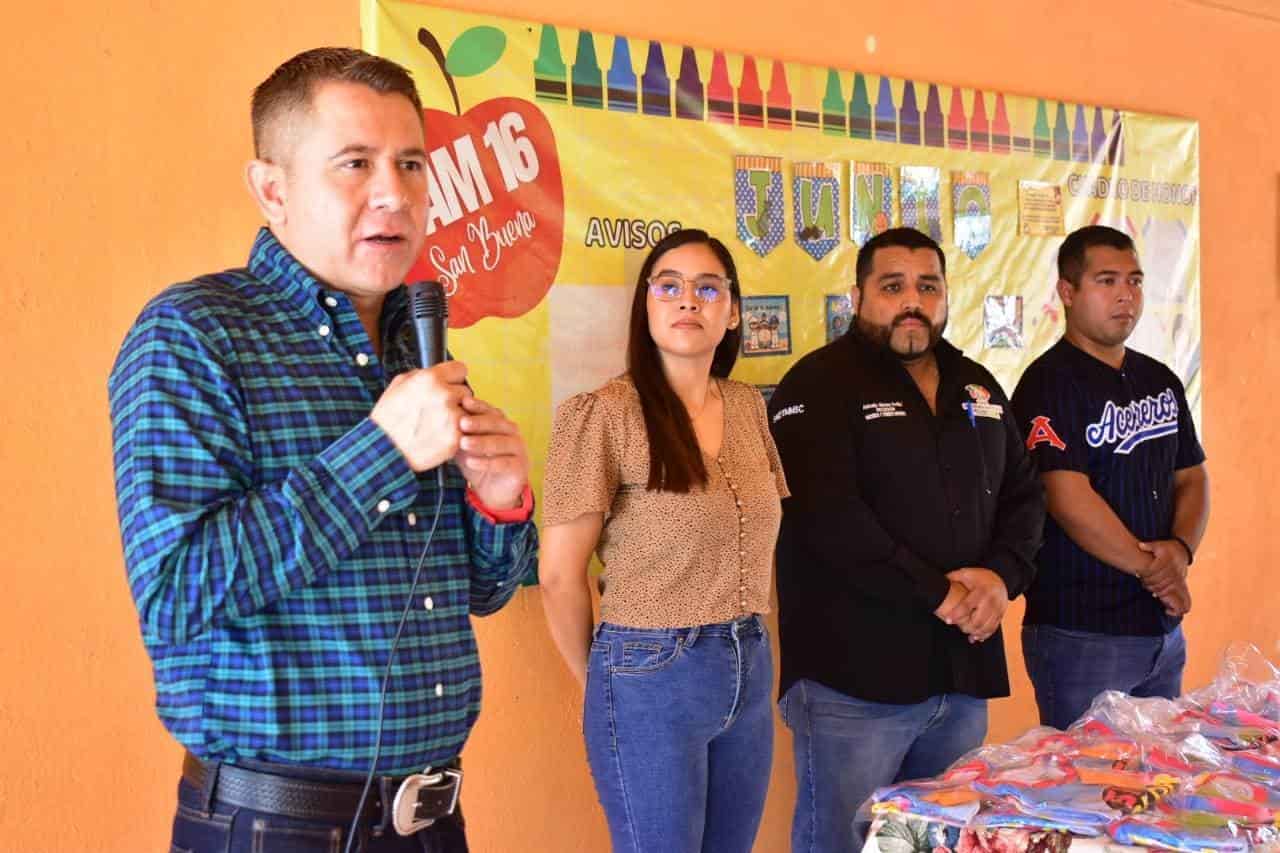 Visita Hugo a los alumnos del Centro de Atención Múltiple