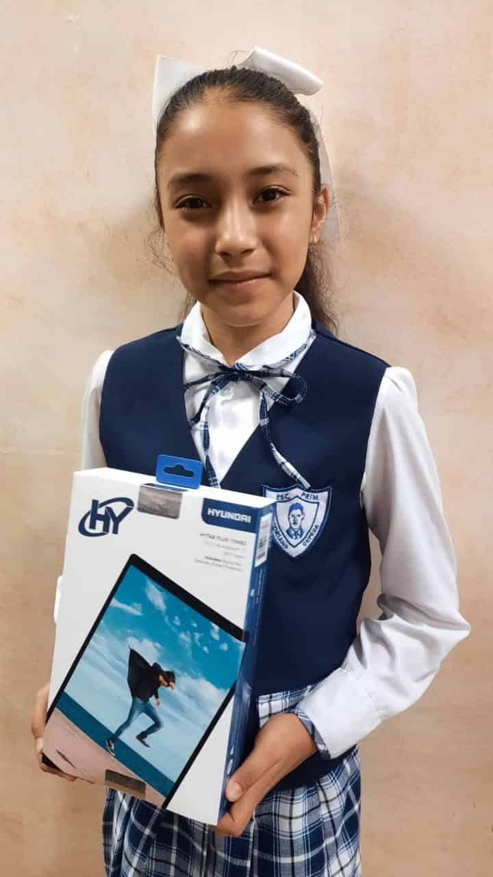 Premia alcalde a niños destacados