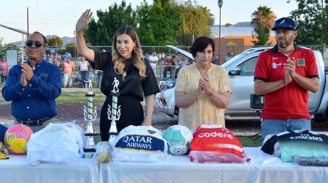 Apoya Tania a beisbolistas