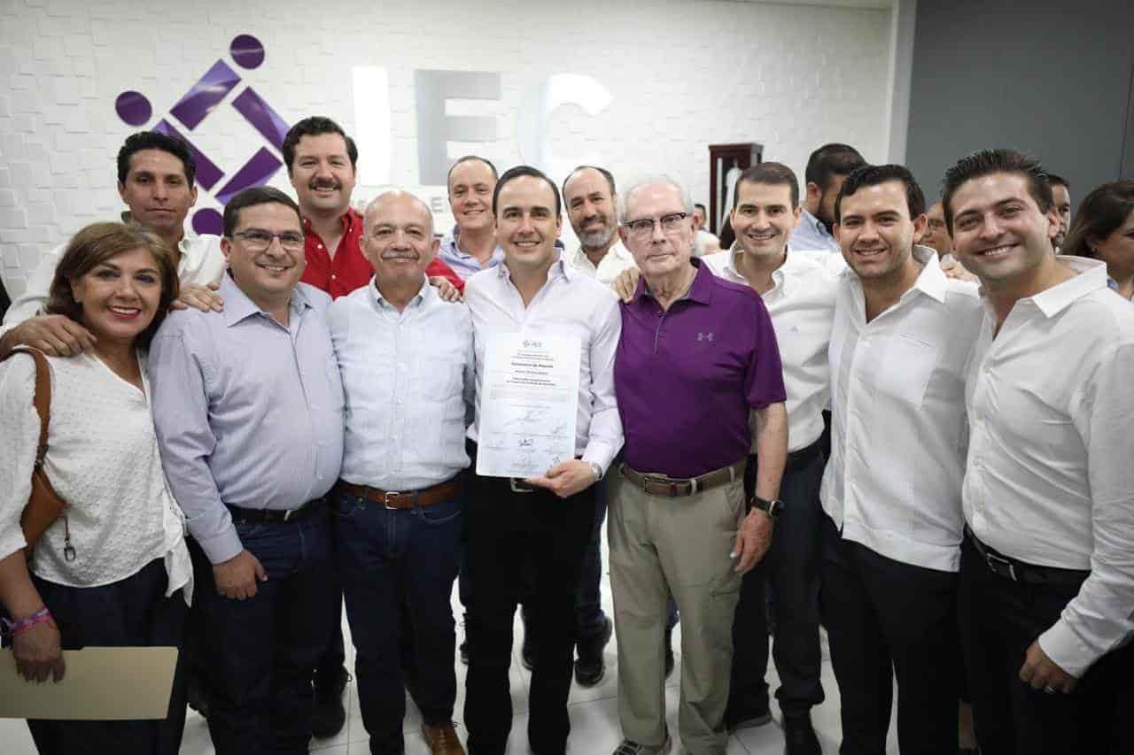 Recibe Manolo Jiménez constancia como gobernador electo de Coahuila