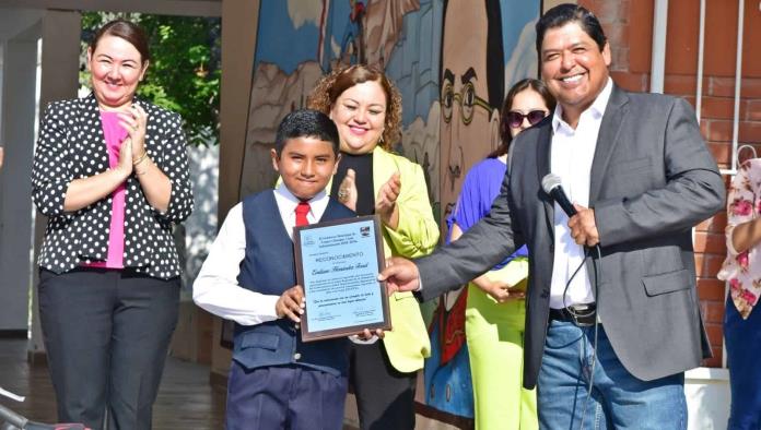 Reconoce Ciénegas al pequeño Emiliano