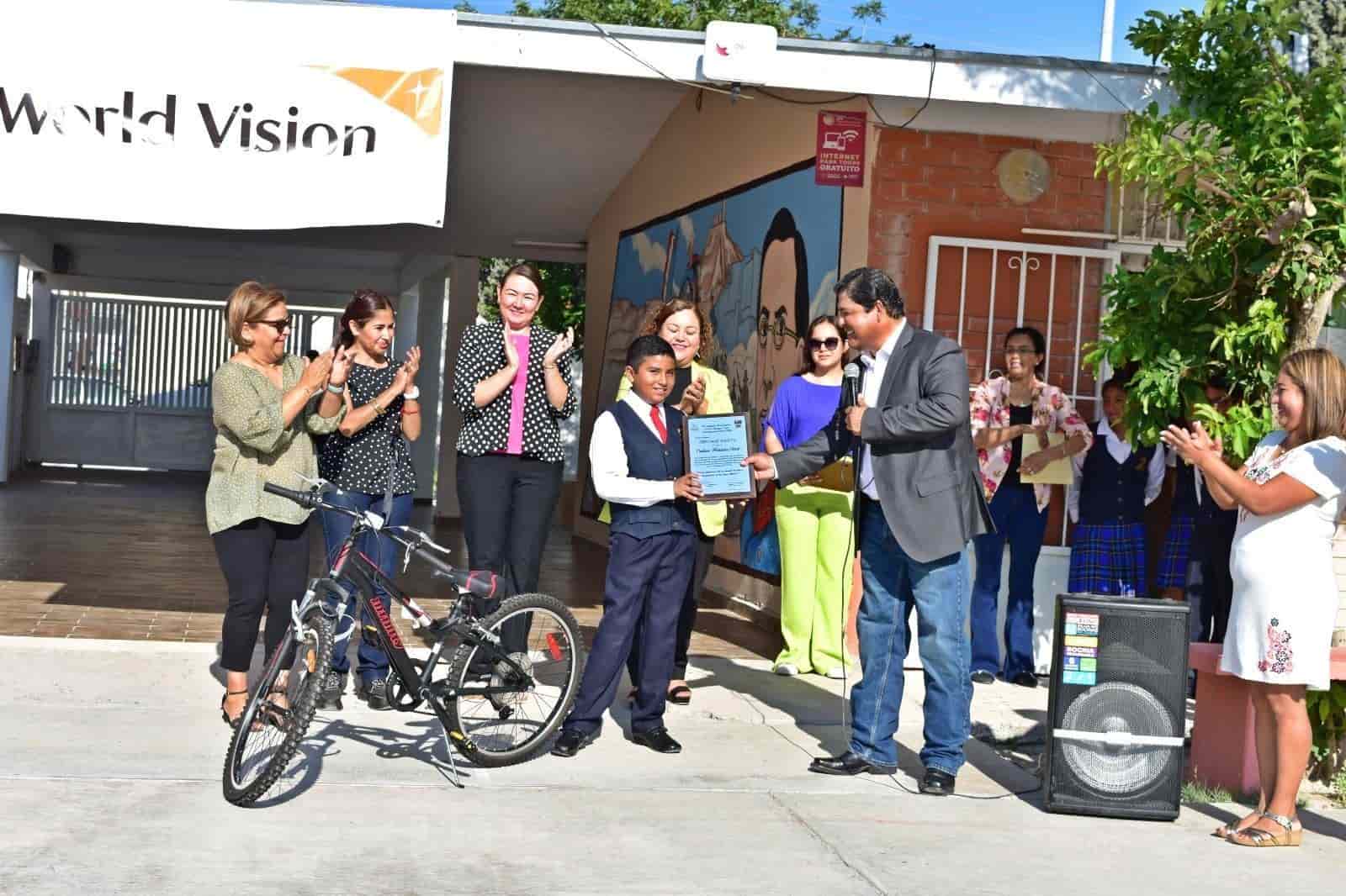 Reconoce Ciénegas al pequeño Emiliano