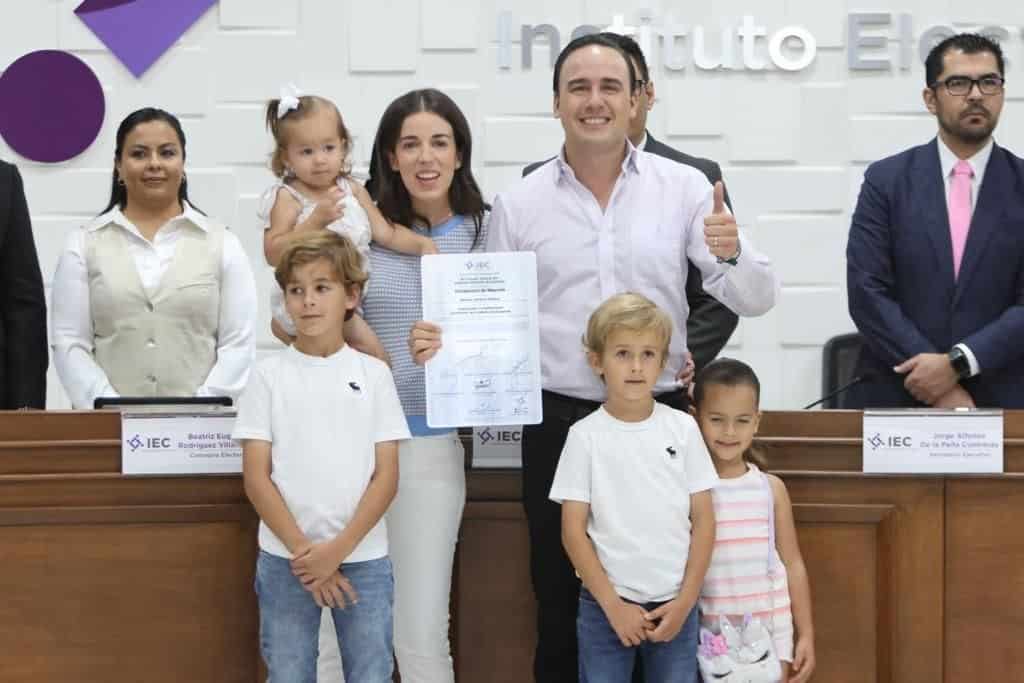 Es Manolo Jiménez Gobernador electo; Entrega IEC constancia de mayoría