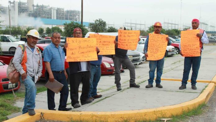 Se plantan obreros de SEICSA en la termoeléctrica