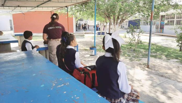 Sufren 8 niños golpe de calor