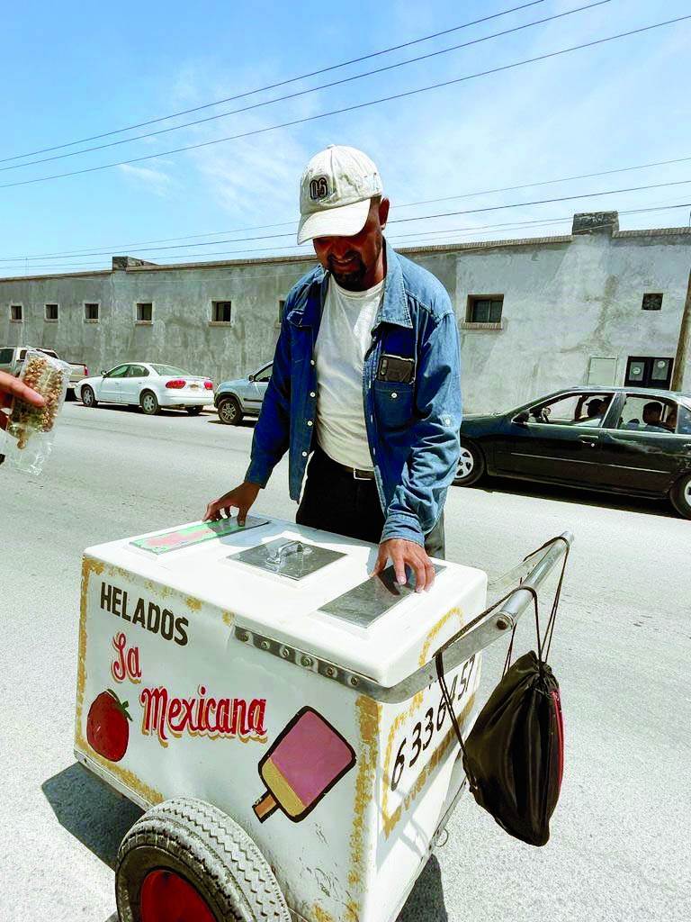 Vende paletas obrero de Altos Hornos