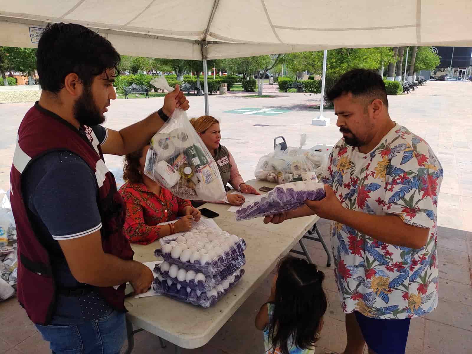 Entregan despensas a obreros de AHMSA
