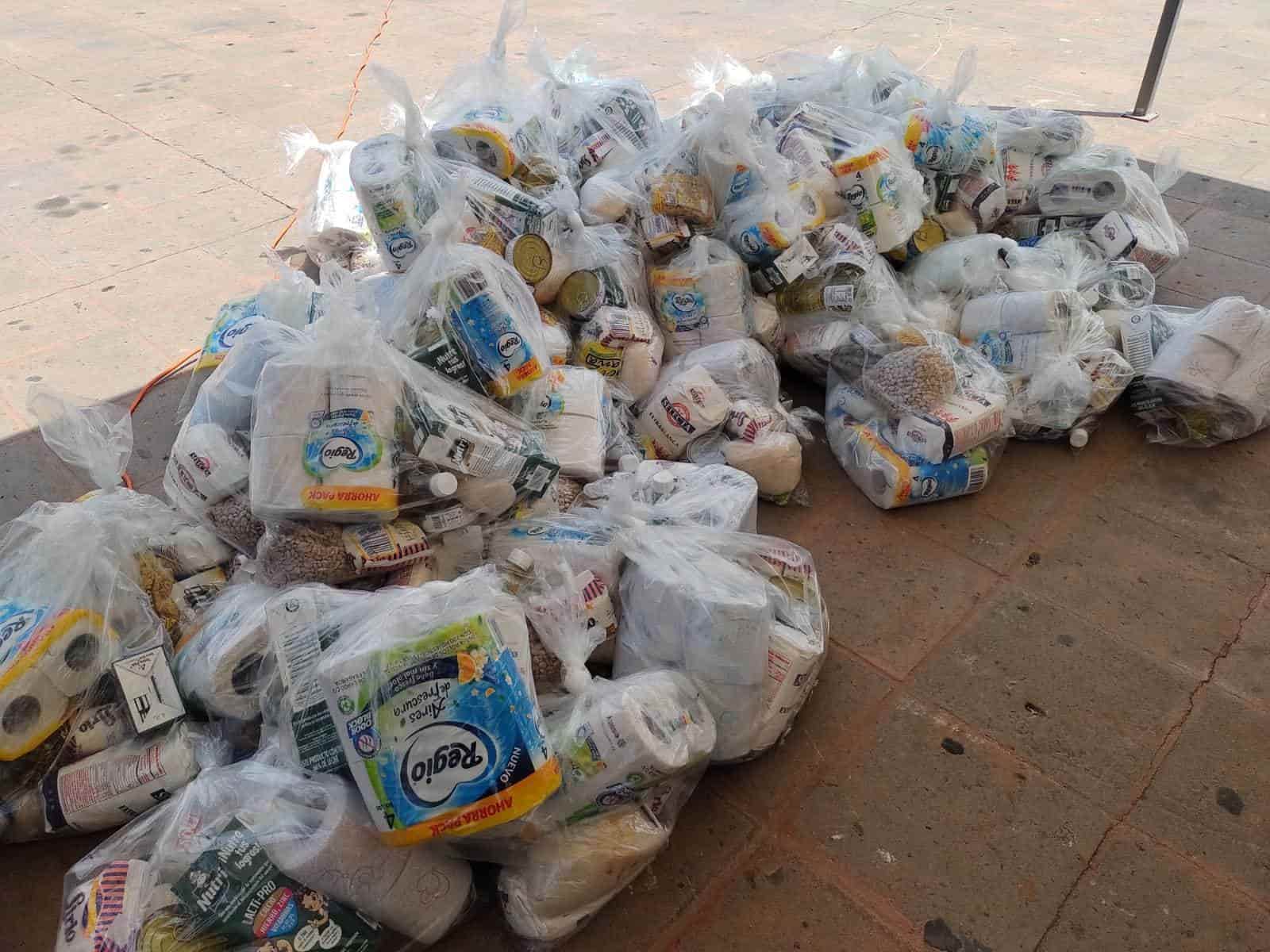Entregan despensas a obreros de AHMSA