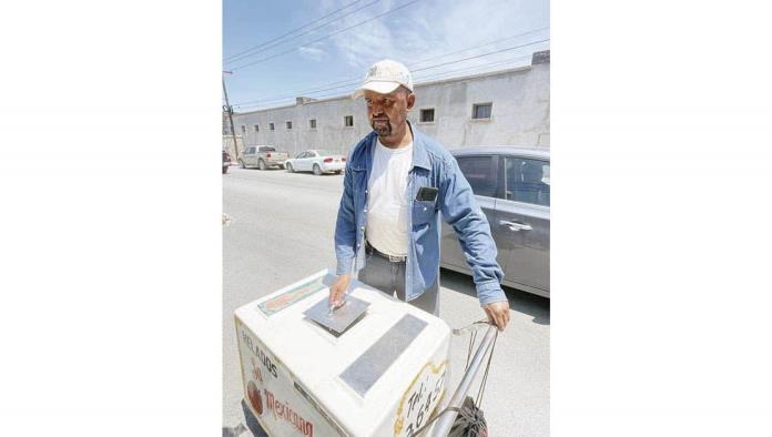 Vende paletas obrero de Altos Hornos