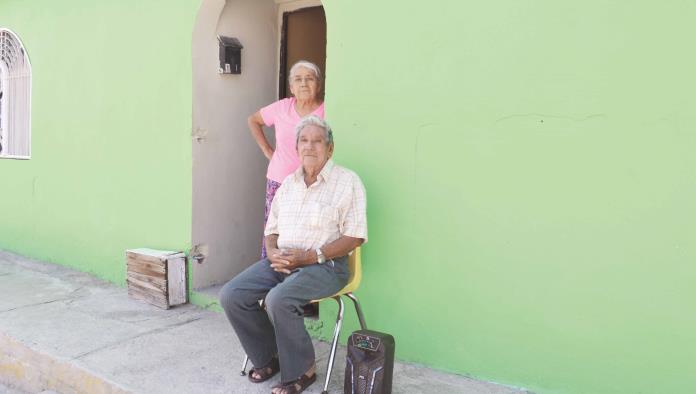 Abandona CFE a vecinos